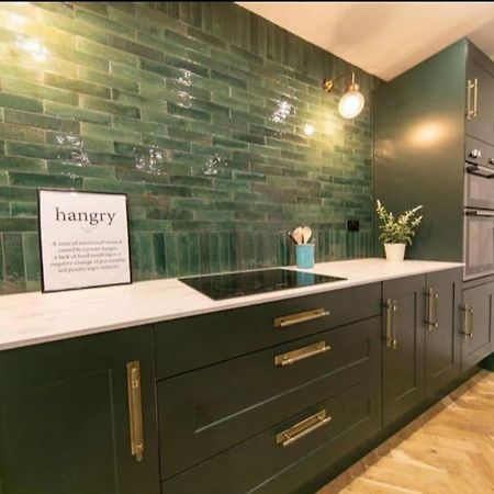 Recently Refurbished Home. Poulton-le-Fylde エクステリア 写真
