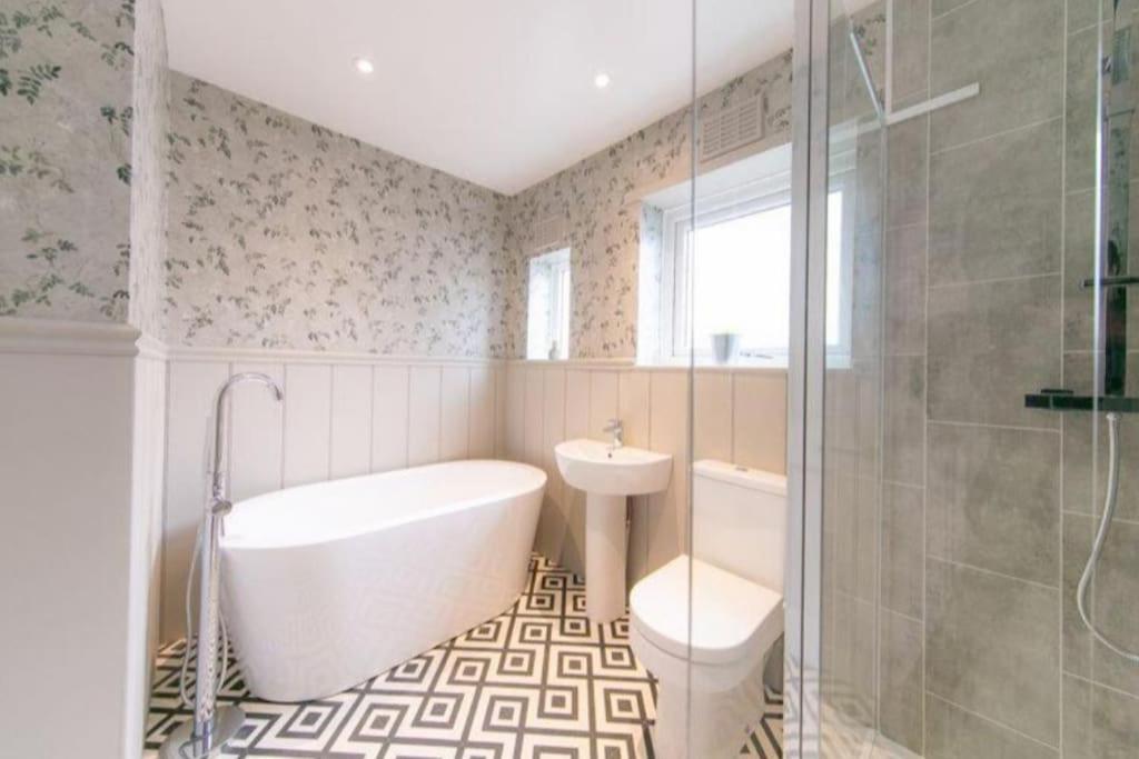 Recently Refurbished Home. Poulton-le-Fylde エクステリア 写真