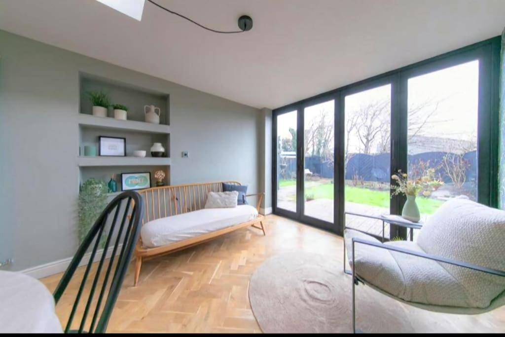 Recently Refurbished Home. Poulton-le-Fylde エクステリア 写真