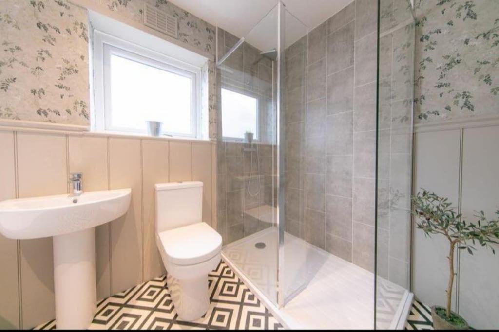 Recently Refurbished Home. Poulton-le-Fylde エクステリア 写真