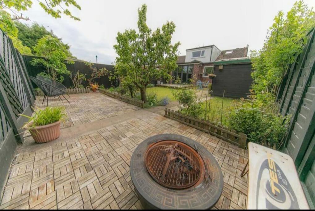 Recently Refurbished Home. Poulton-le-Fylde エクステリア 写真